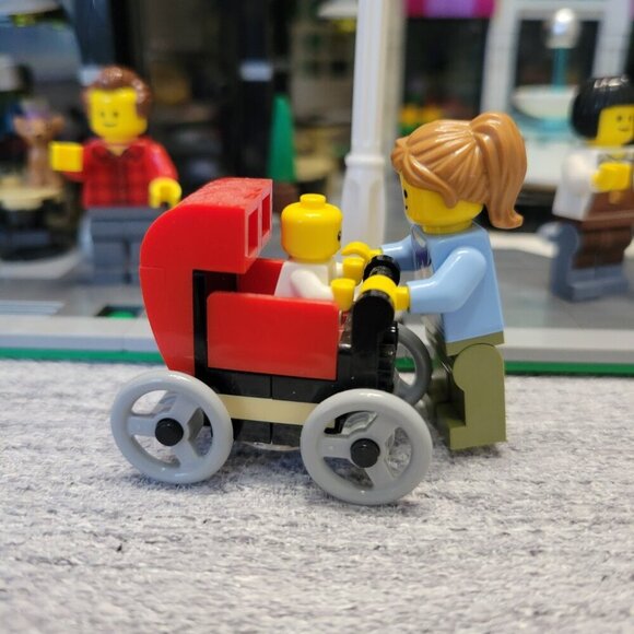 Lego Creator 10255 Assembly Square - Picture 3 of 14